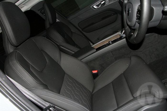 2025 Volvo XC60 Plus B5 Bright
