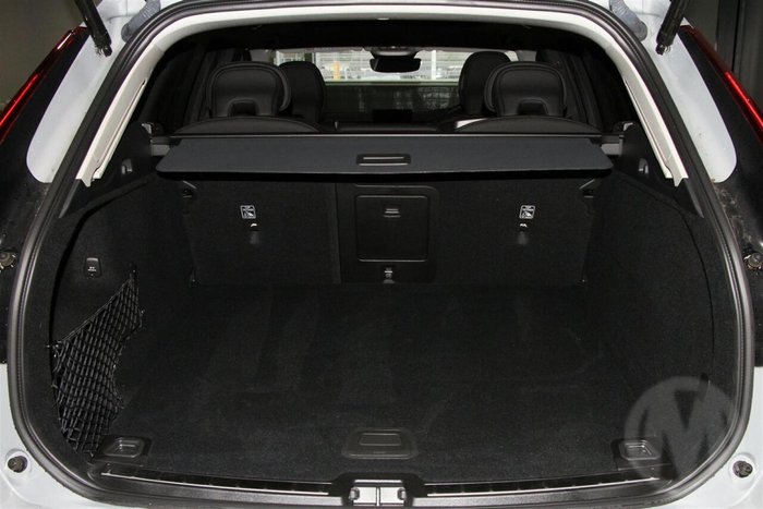 2025 Volvo XC60 Plus B5 Bright