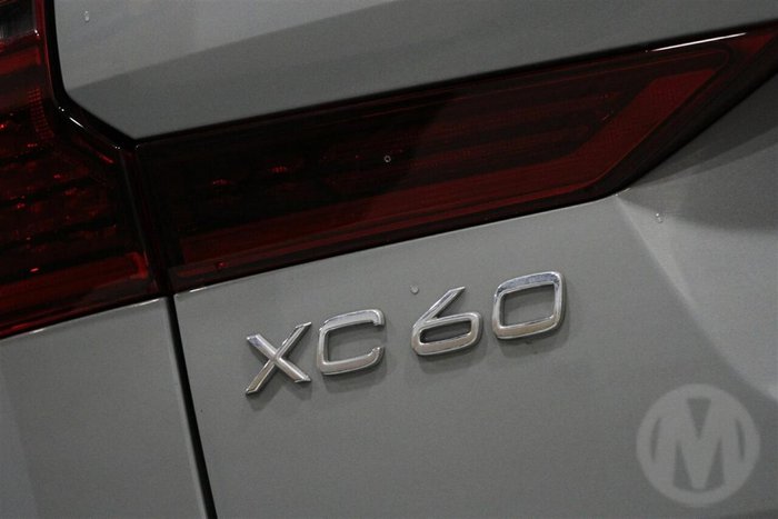 2025 Volvo XC60 Plus B5 Bright
