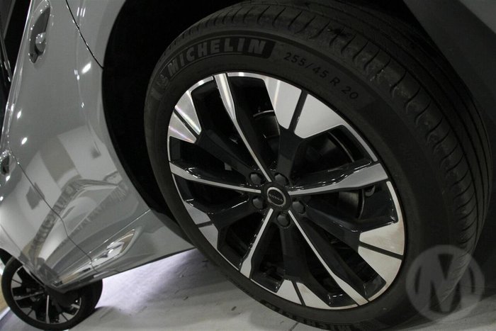 2025 Volvo XC60 Plus B5 Bright