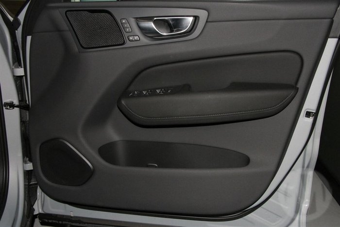 2025 Volvo XC60 Plus B5 Bright
