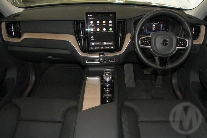 2025 Volvo XC60 Plus B5 Bright