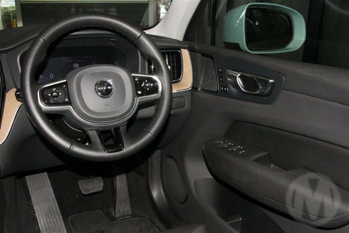 2025 Volvo XC60 Plus B5 Bright