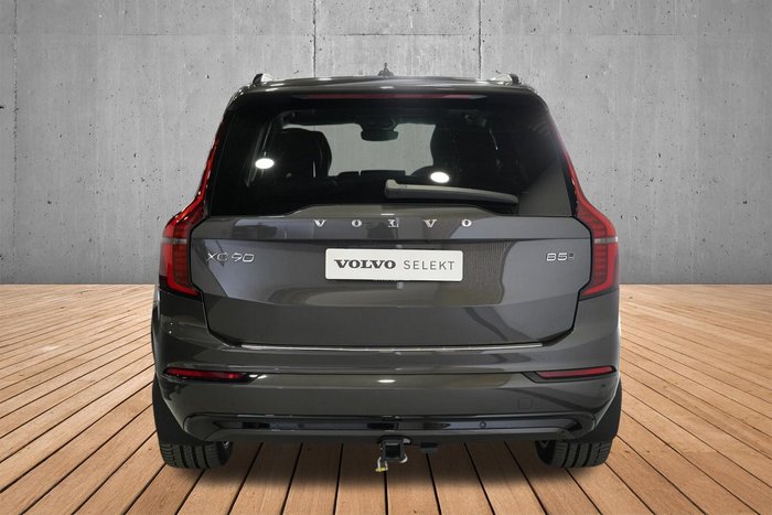 2025 Volvo XC90 Ultra B5 Dark