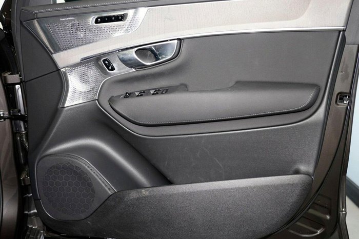 2025 Volvo XC90 Ultra B5 Dark