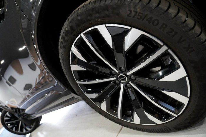 2025 Volvo XC90 Ultra B5 Dark