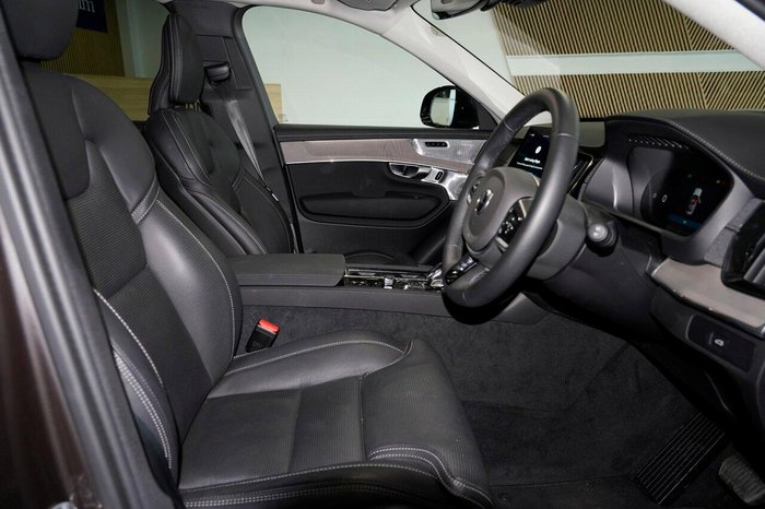 2025 Volvo XC90 Ultra B5 Dark