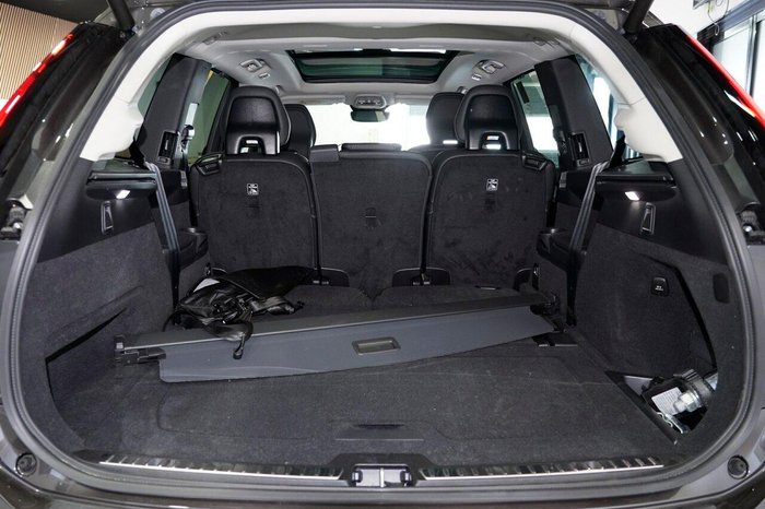 2025 Volvo XC90 Ultra B5 Dark