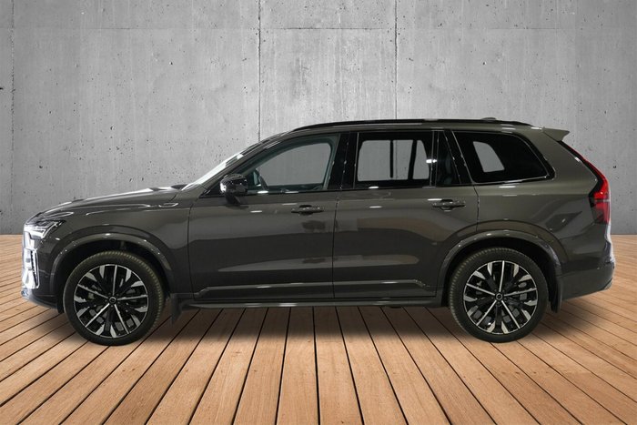 2025 Volvo XC90 Ultra B5 Dark