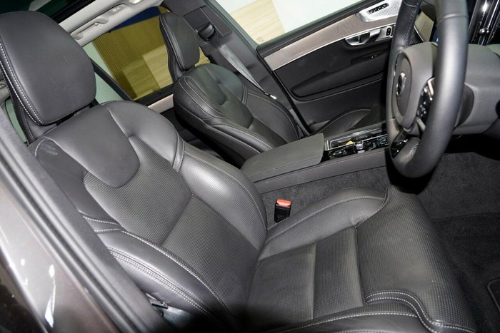 2025 Volvo XC90 Ultra B5 Dark