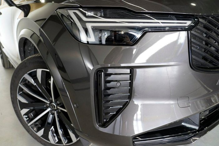 2025 Volvo XC90 Ultra B5 Dark