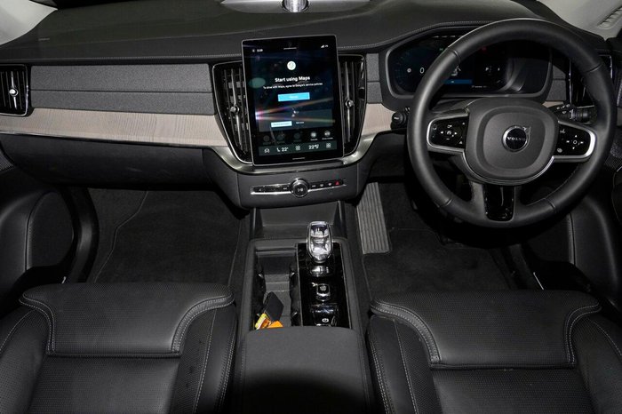 2025 Volvo XC90 Ultra B5 Dark