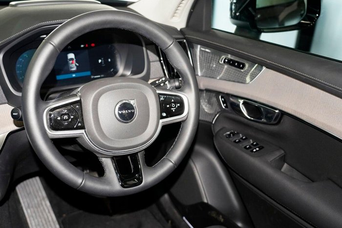2025 Volvo XC90 Ultra B5 Dark