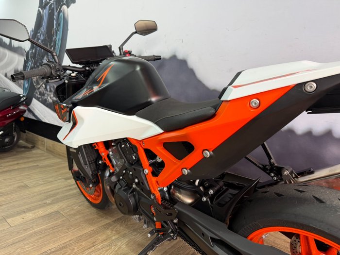 2026 Ktm 990 DUKE ORANGE