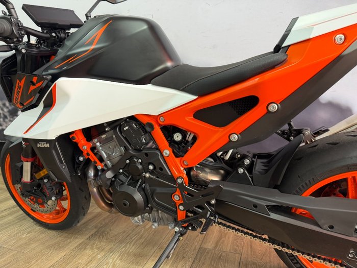 2026 Ktm 990 DUKE ORANGE