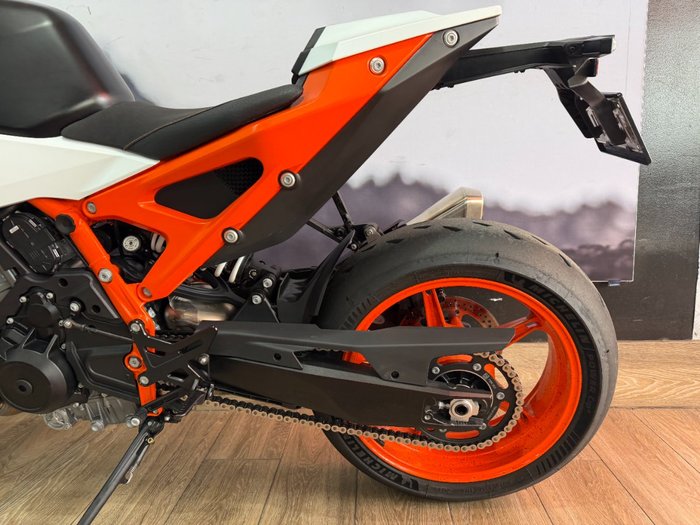 2026 Ktm 990 DUKE ORANGE
