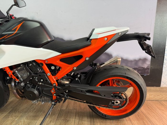 2026 Ktm 990 DUKE ORANGE