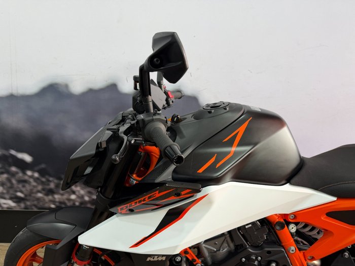 2026 Ktm 990 DUKE ORANGE