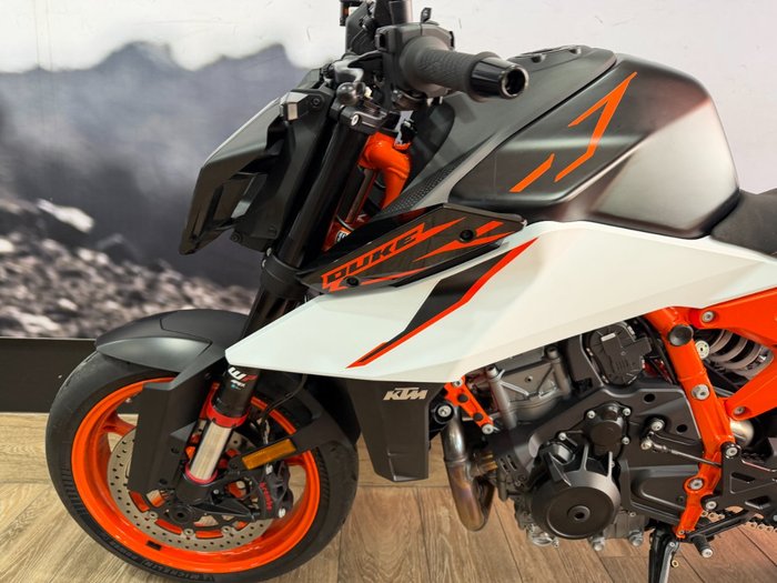 2026 Ktm 990 DUKE ORANGE