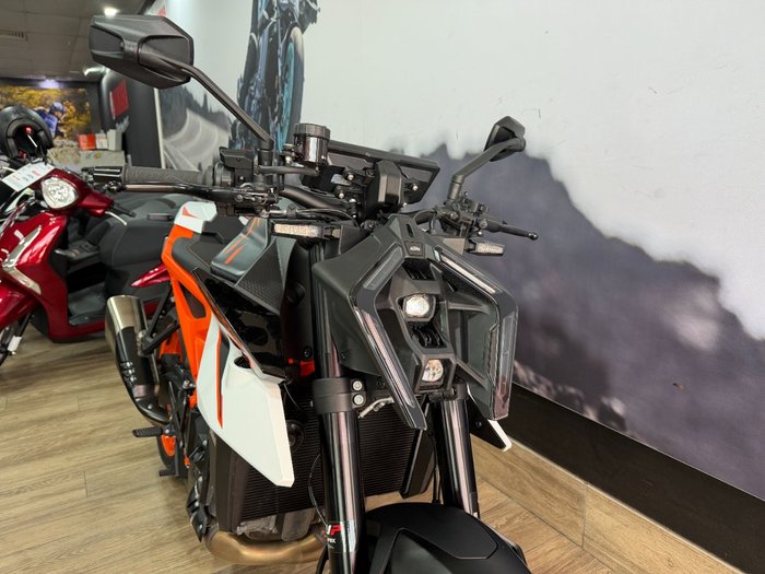 2026 Ktm 990 DUKE ORANGE