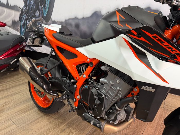 2026 Ktm 990 DUKE ORANGE