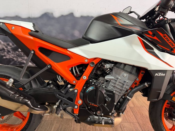 2026 Ktm 990 DUKE ORANGE