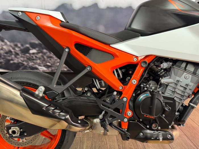 2026 Ktm 990 DUKE ORANGE