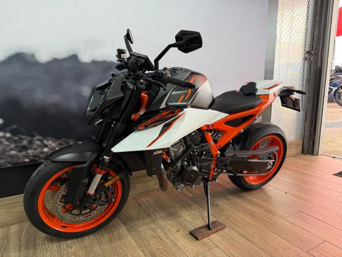 2026 Ktm 990 DUKE ORANGE