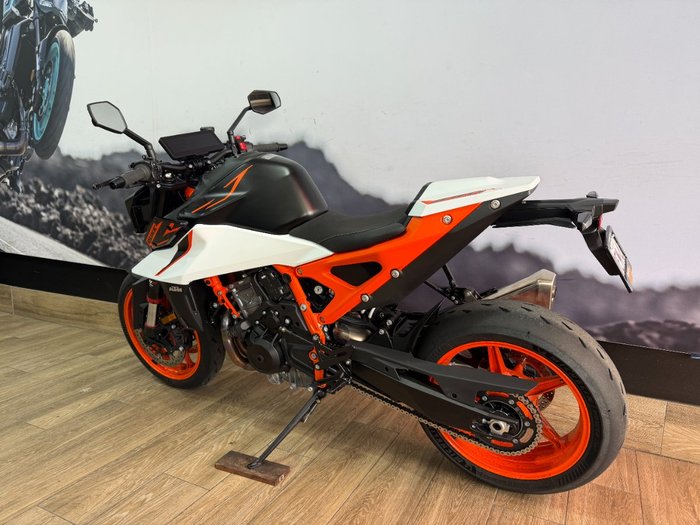 2026 Ktm 990 DUKE ORANGE