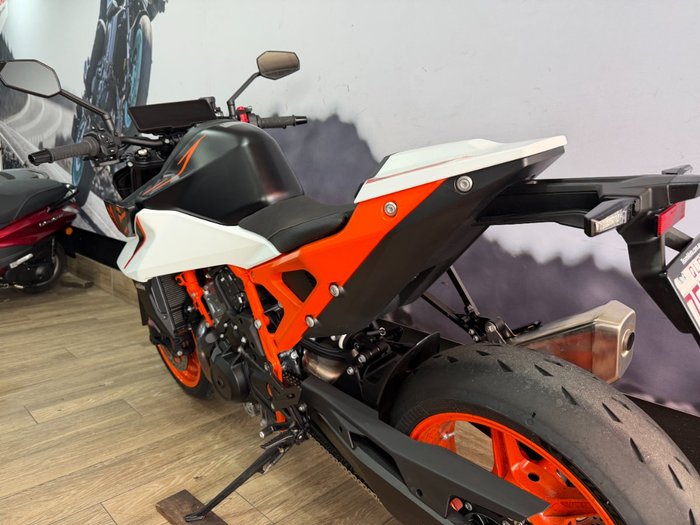 2026 Ktm 990 DUKE ORANGE