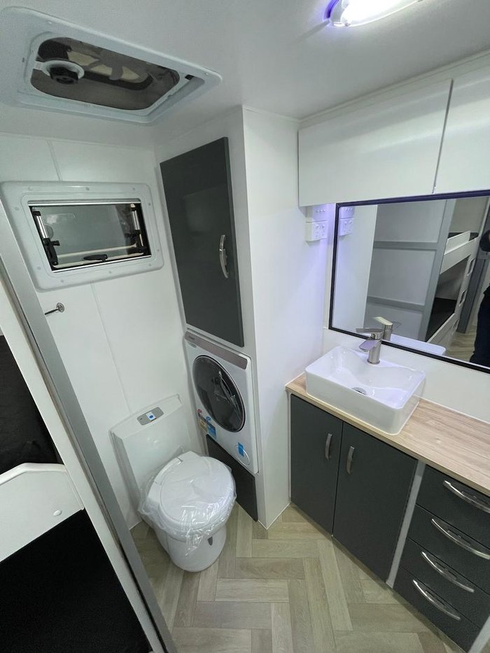 2026 Leader Caravans 2500 Quad Bunk Gold Le