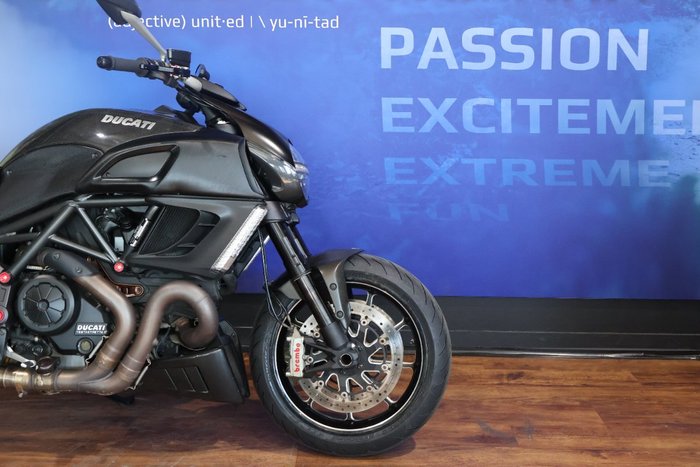 2012 Ducati DIAVEL CARBON Black