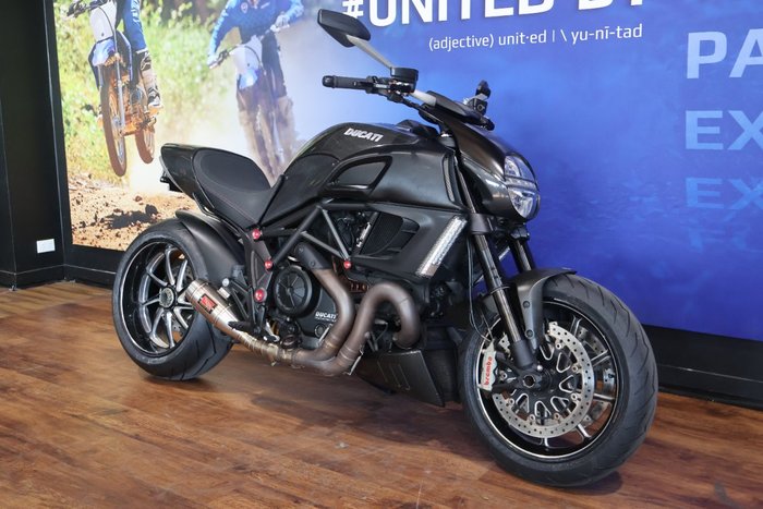 2012 Ducati DIAVEL CARBON Black