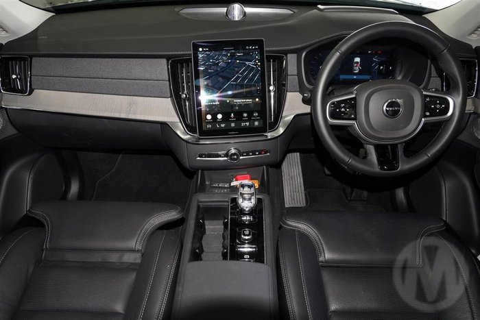 2025 Volvo XC90 Ultra B5 Dark