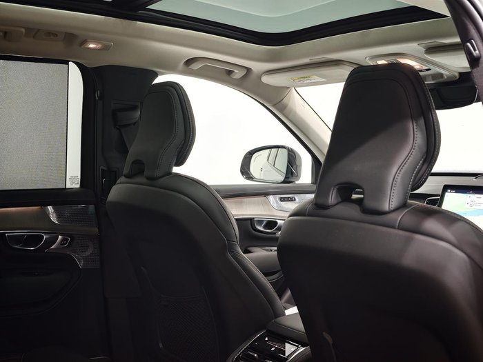 2025 Volvo XC90 Ultra B5 Dark