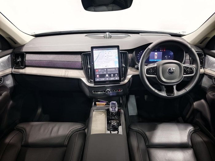 2025 Volvo XC90 Ultra B5 Dark