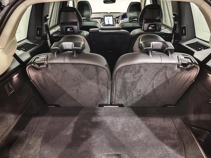 2025 Volvo XC90 Ultra B5 Dark
