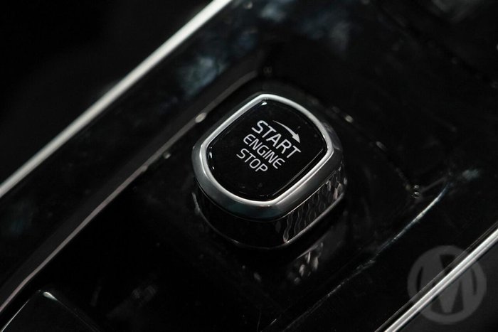 2025 Volvo XC90 Ultra B5 Dark