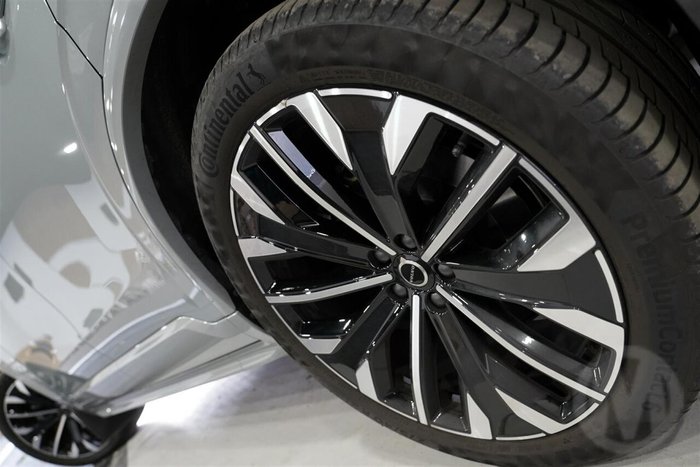 2025 Volvo XC90 Ultra B5 Dark