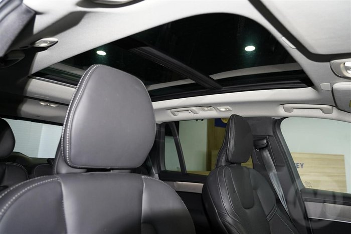 2025 Volvo XC90 Ultra B5 Dark