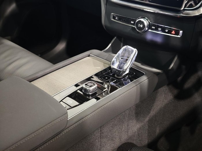 2025 Volvo XC90 Ultra B5 Dark