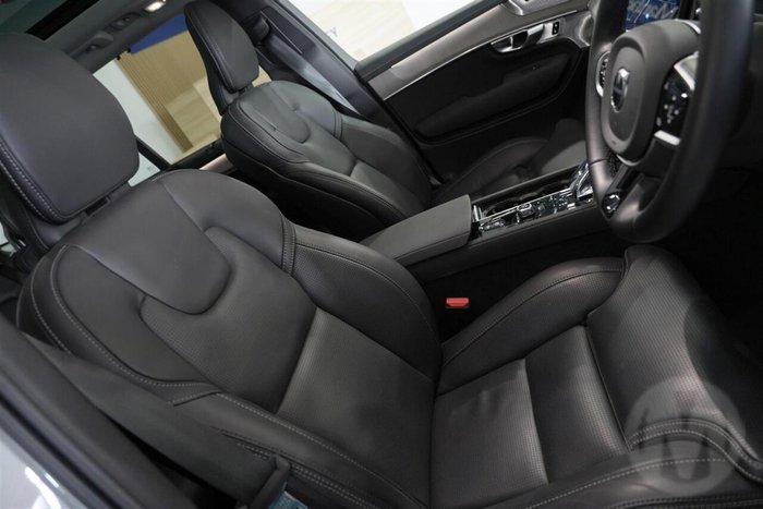 2025 Volvo XC90 Ultra B5 Dark