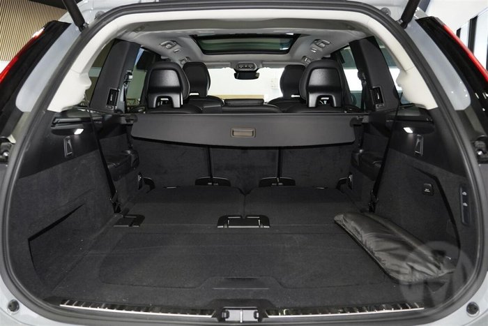 2025 Volvo XC90 Ultra B5 Dark