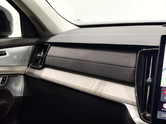 2025 Volvo XC90 Ultra B5 Dark