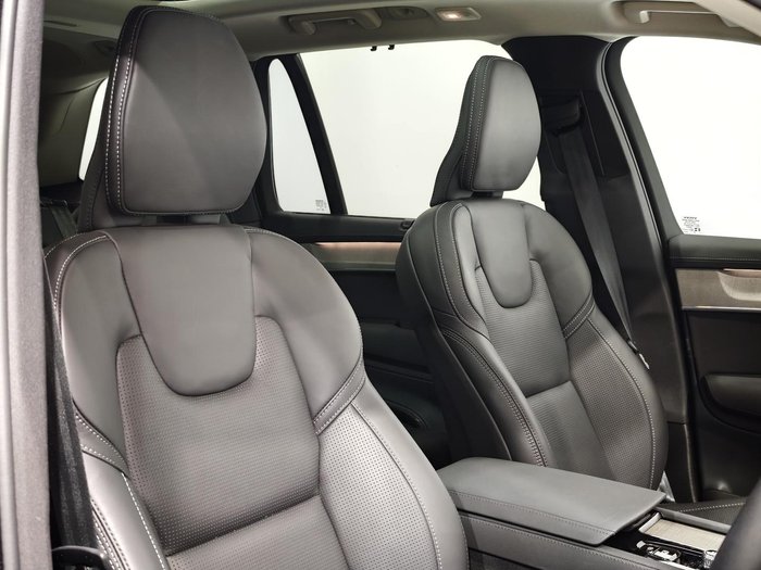 2025 Volvo XC90 Ultra B5 Dark