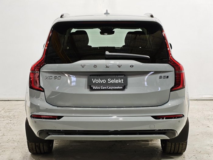 2025 Volvo XC90 Ultra B5 Dark