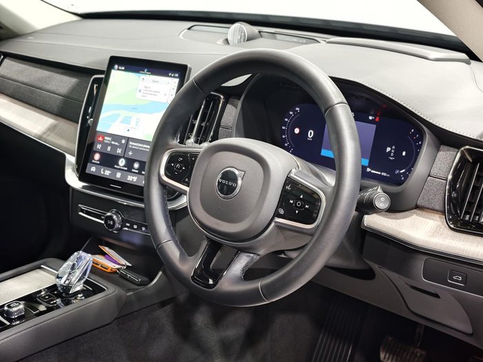 2025 Volvo XC90 Ultra B5 Dark