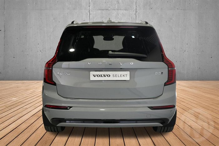 2025 Volvo XC90 Ultra B5 Dark