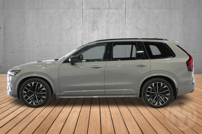2025 Volvo XC90 Ultra B5 Dark