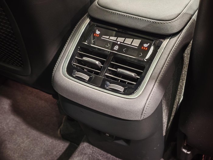 2025 Volvo XC90 Ultra B5 Dark
